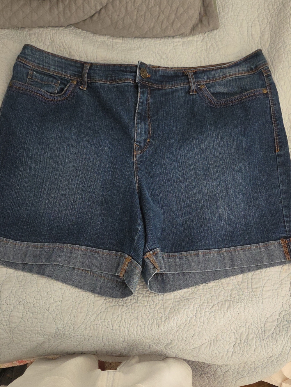 Gloria Vanderbilt Dark Indigo Cuffed Jean Shorts